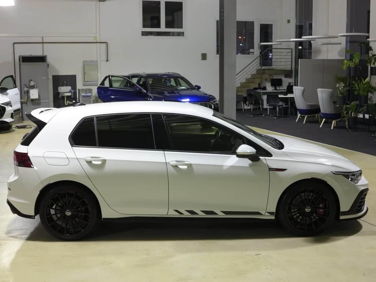 VOLKSWAGEN GOLF 8 GTI CLUBSPORT AKRAPOVIČ – 300 CH