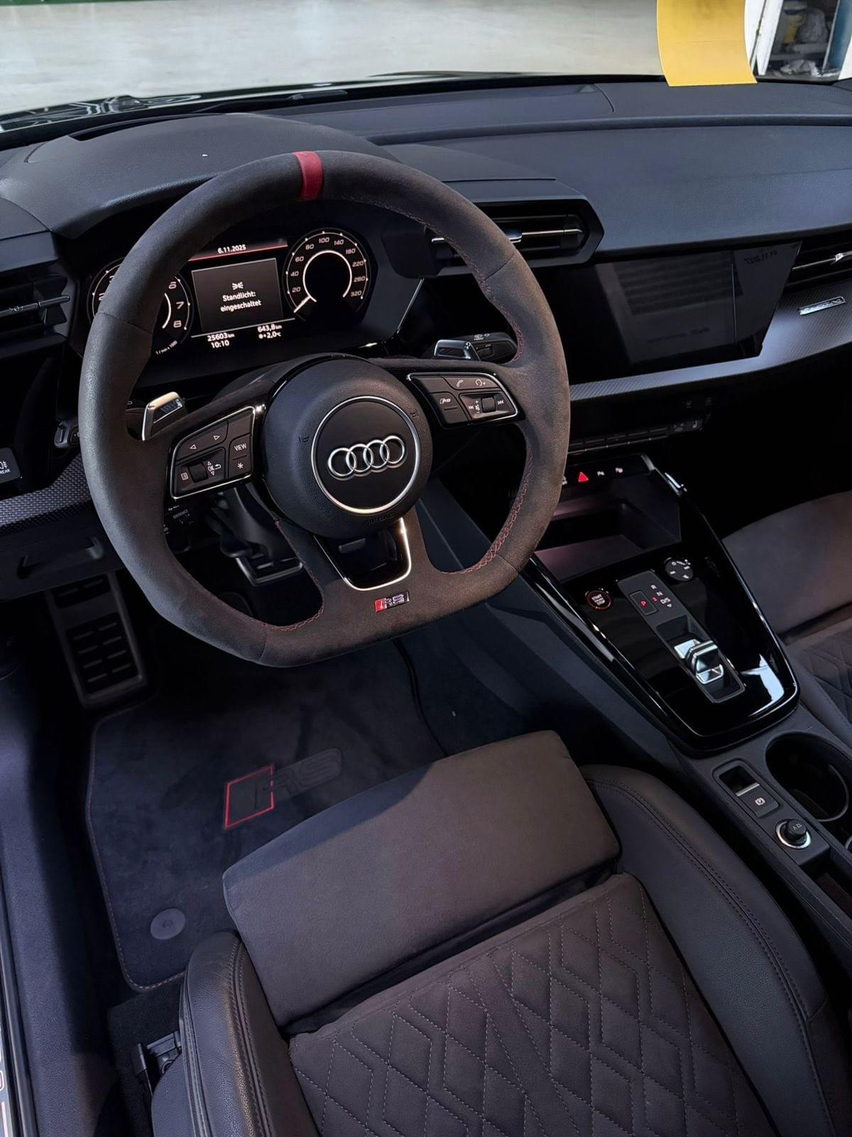 AUDI RS3 SEDAN 8Y – 2.5 TFSI 400 CH QUATTRO S TRONIC – FULL BLACK RS DESIGN ROUGE – MILLÉSIME 2023