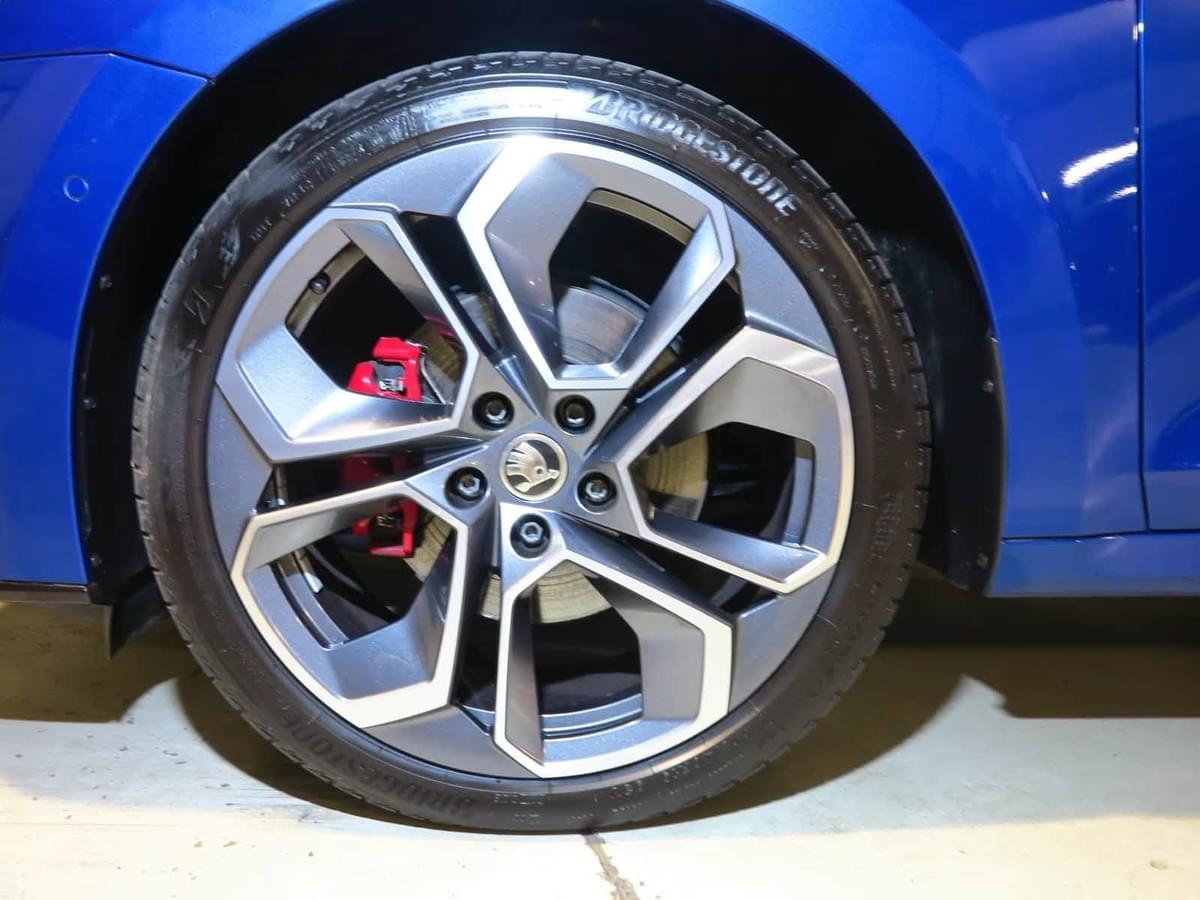 ŠKODA OCTAVIA COMBI RS 2.0 TDI DSG7 – 200 CH FULL OPTIONS
