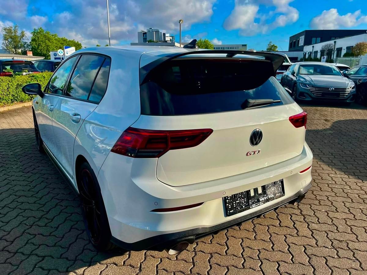 VOLKSWAGEN GOLF 8 GTI CLUBSPORT AKRAPOVIČ – 300 CH