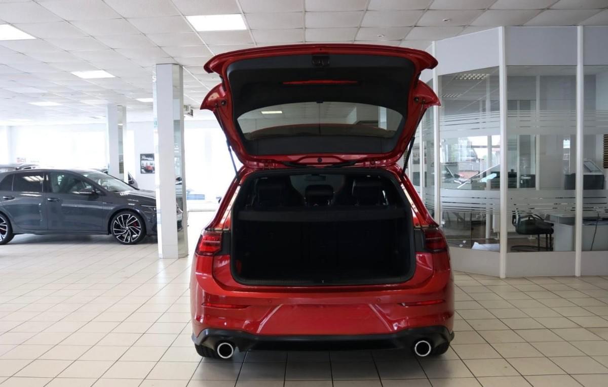 VOLKSWAGEN GOLF 8 GTI – 245 CH - DSG7 – FULL OPTIONS RED MÉTAL