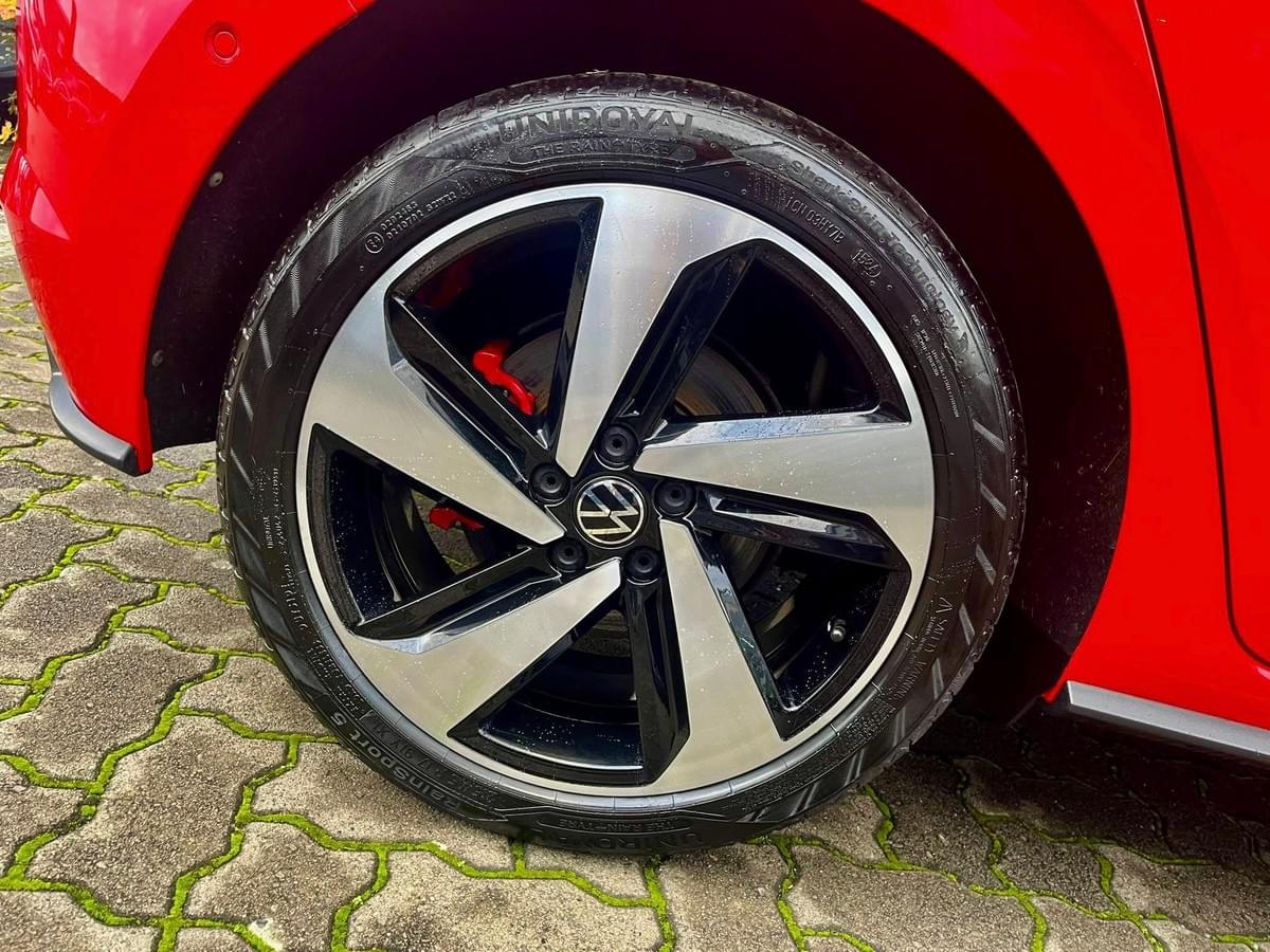 VOLKSWAGEN POLO GTI 2.0 TSI DSG – 200 CH – TOIT OUVRANT / SONO BEATS / FULL OPTIONS