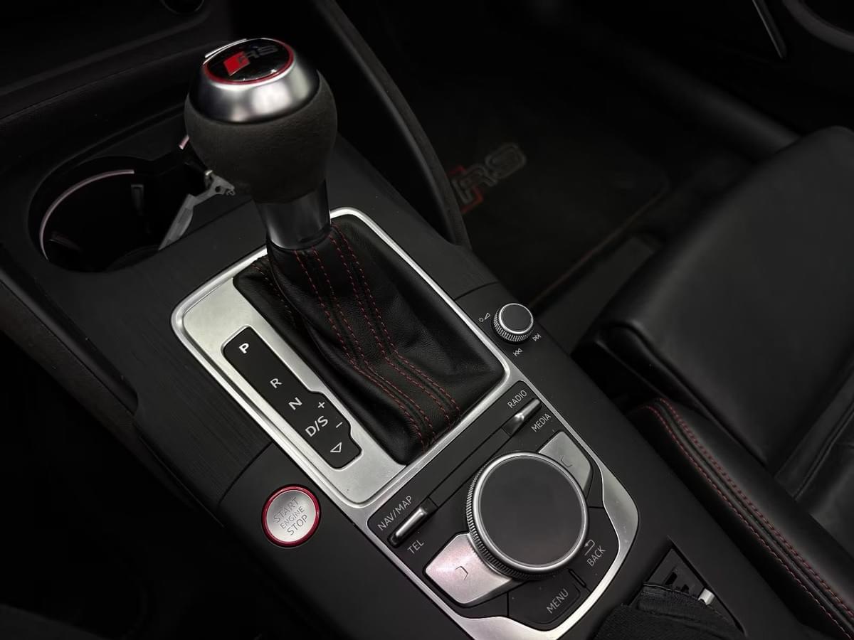 AUDI RS3 BERLINE – 2.5 TFSI 400CH QUATTRO S-TRONIC – GRIS DAYTONA NACRÉ – PACK OPTIQUE NOIR – MOTEUR