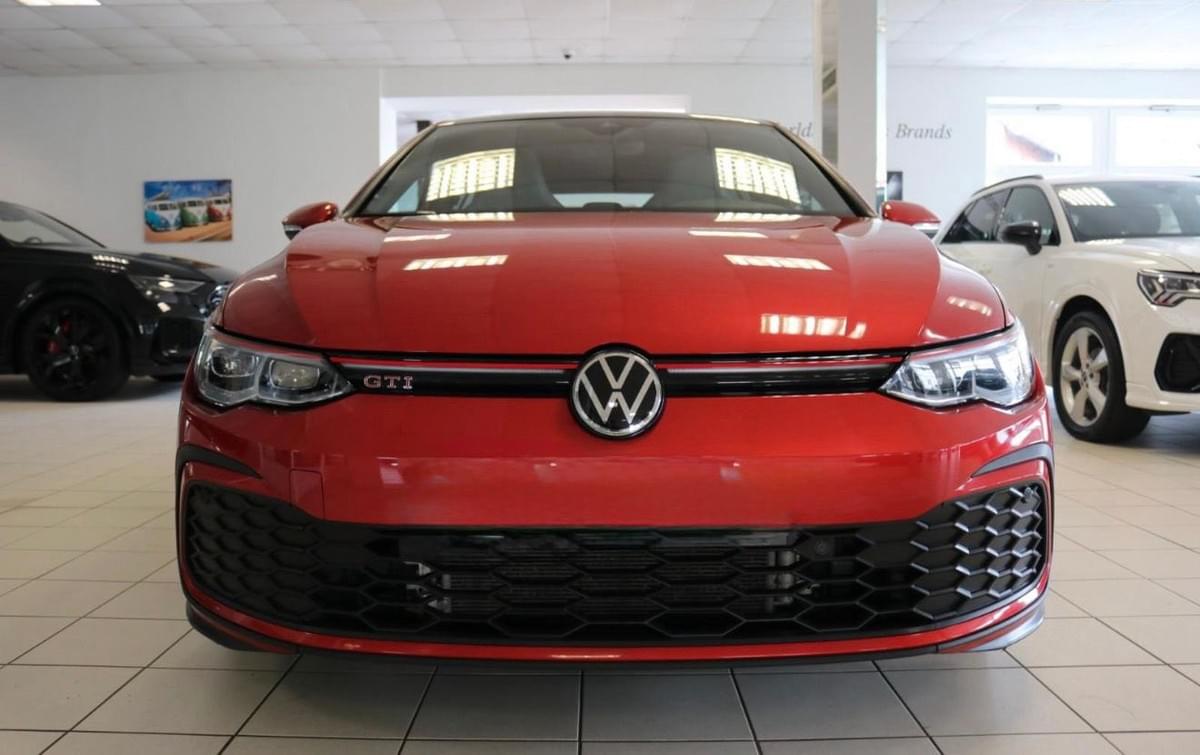 VOLKSWAGEN GOLF 8 GTI – 245 CH - DSG7 – FULL OPTIONS RED MÉTAL
