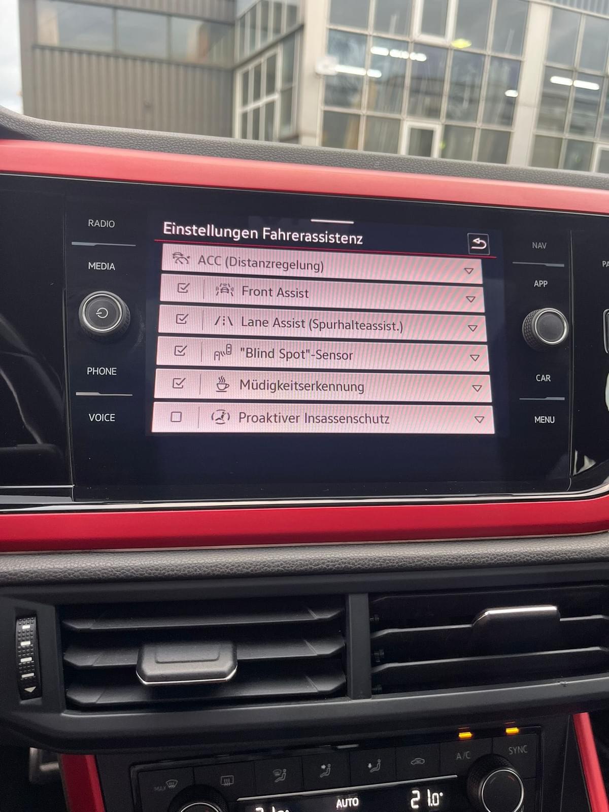 VOLKSWAGEN POLO GTI 2.0 TSI DSG – 200 CH – TOIT OUVRANT / SONO BEATS / FULL OPTIONS