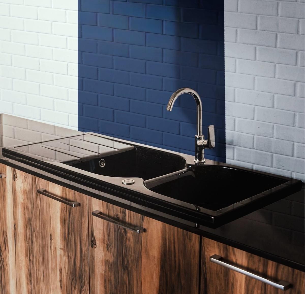 Découvrez nos éviers de cuisine, alliant robustesse et design contemporain. Chaque modèle est choisi pour sa fonctionnalité optimale, tout en apportant une touche d'élégance à votre espace culinaire. Que vous préfériez un évier en inox ou en céramique, vous trouverez chez EKM des solutions adaptées à vos besoins et à votre style. Découvrez nos éviers de cuisine, alliant robustesse et design contemporain. Chaque modèle est choisi pour sa fonctionnalité optimale, tout en apportant une touche d'élégance à votre espace culinaire. Que vous préfériez un évier en inox ou en céramique, vous trouverez chez EKM des solutions adaptées à vos besoins et à votre style.