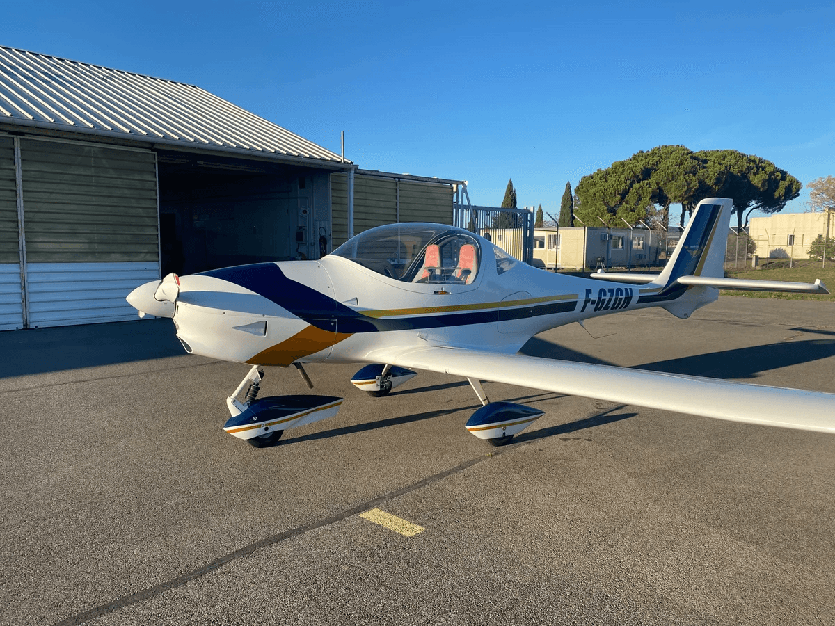 Avion de tourisme Aquila AT01 de l'aéroclub de l'Hérault Montpellier Occitanie Avion de tourisme Aquila AT01 de l'aéroclub de l'Hérault Montpellier Occitanie