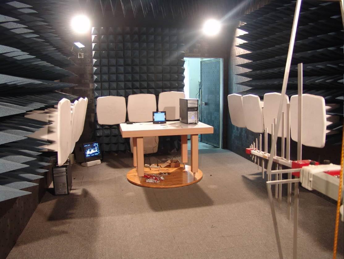 Military-grade computer meeting MIL-STD-461E standards, highlighting its electromagnetic compatibility and resilience in demanding military and industrial environments. Military-grade computer meeting MIL-STD-461E standards, highlighting its electromagnetic compatibility and resilience in demanding military and industrial environments.