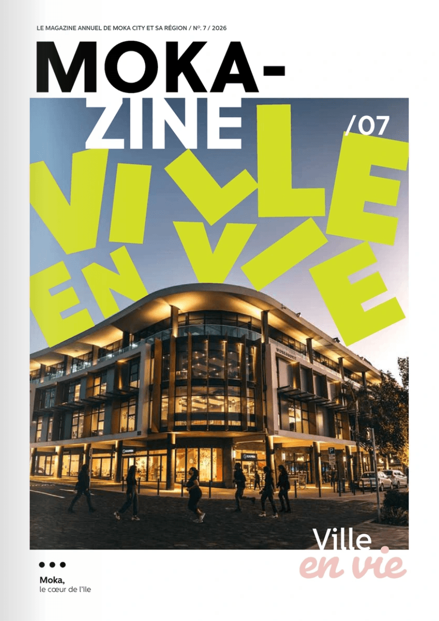 Couverture de Mokazine Édition 07 (2026) – Moka City, vue du centre urbain de Telfair illuminé au crépuscule, symbole du développement durable et économique au cœur de l’île Maurice. Couverture de Mokazine Édition 07 (2026) – Moka City, vue du centre urbain de Telfair illuminé au crépuscule, symbole du développement durable et économique au cœur de l’île Maurice.