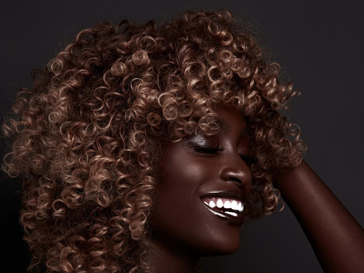Explore options when you buy wigs in bulk for versatile styling. Explore options when you buy wigs in bulk for versatile styling.