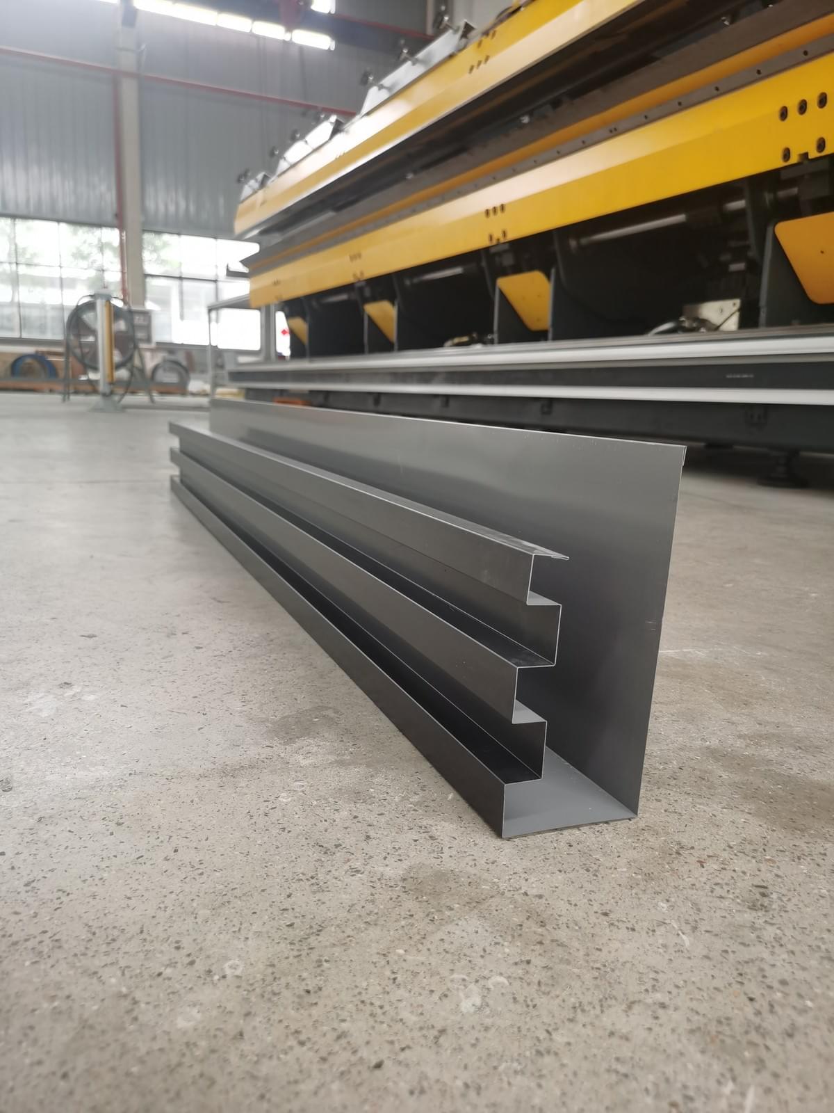Roof-to-parapet corner tested on a full-scale mock-up Roof-to-parapet corner tested on a full-scale mock-up