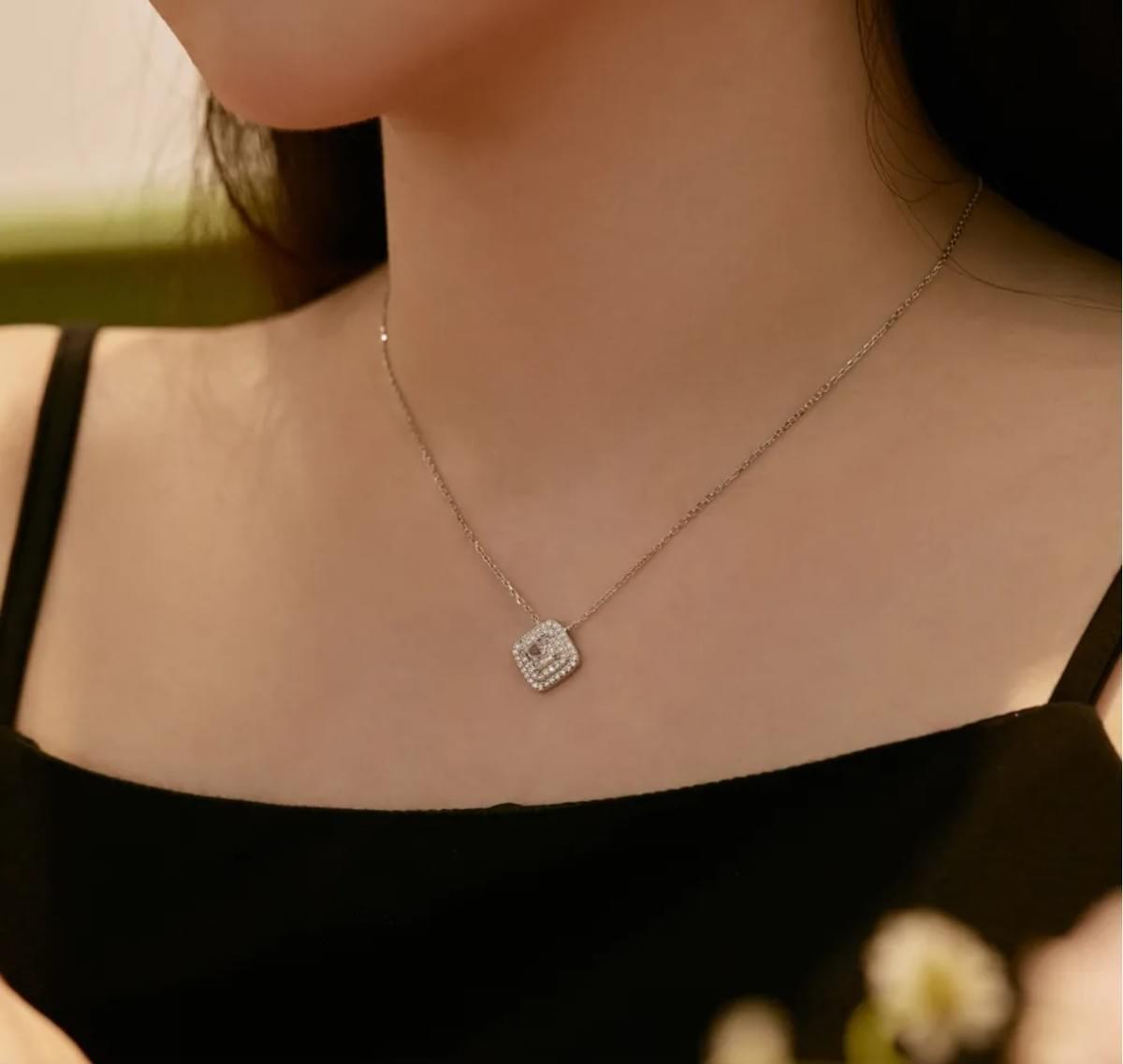 Classy Simple Diamond Necklace Designs in Gold Classy Simple Diamond Necklace Designs in Gold