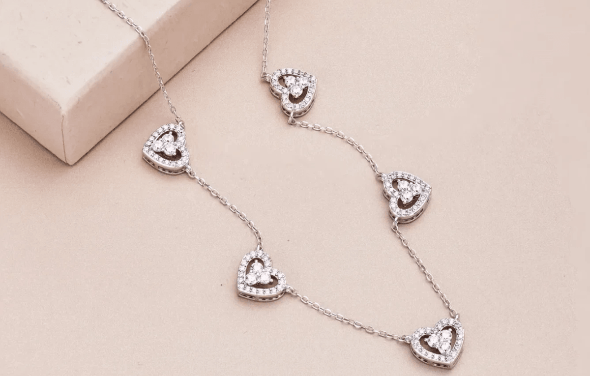 Stunning flutter necklace showcasing exquisite craftsmanship Stunning flutter necklace showcasing exquisite craftsmanship