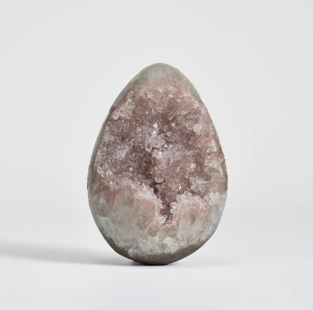 Discovering rose quartz healing properties through beautiful crystals. Discovering rose quartz healing properties through beautiful crystals.