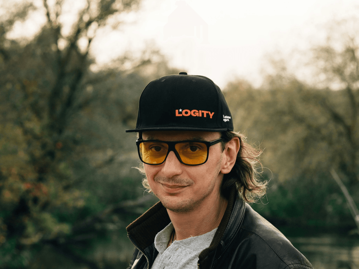 High tech sunglasses providing navigation assistance High tech sunglasses providing navigation assistance