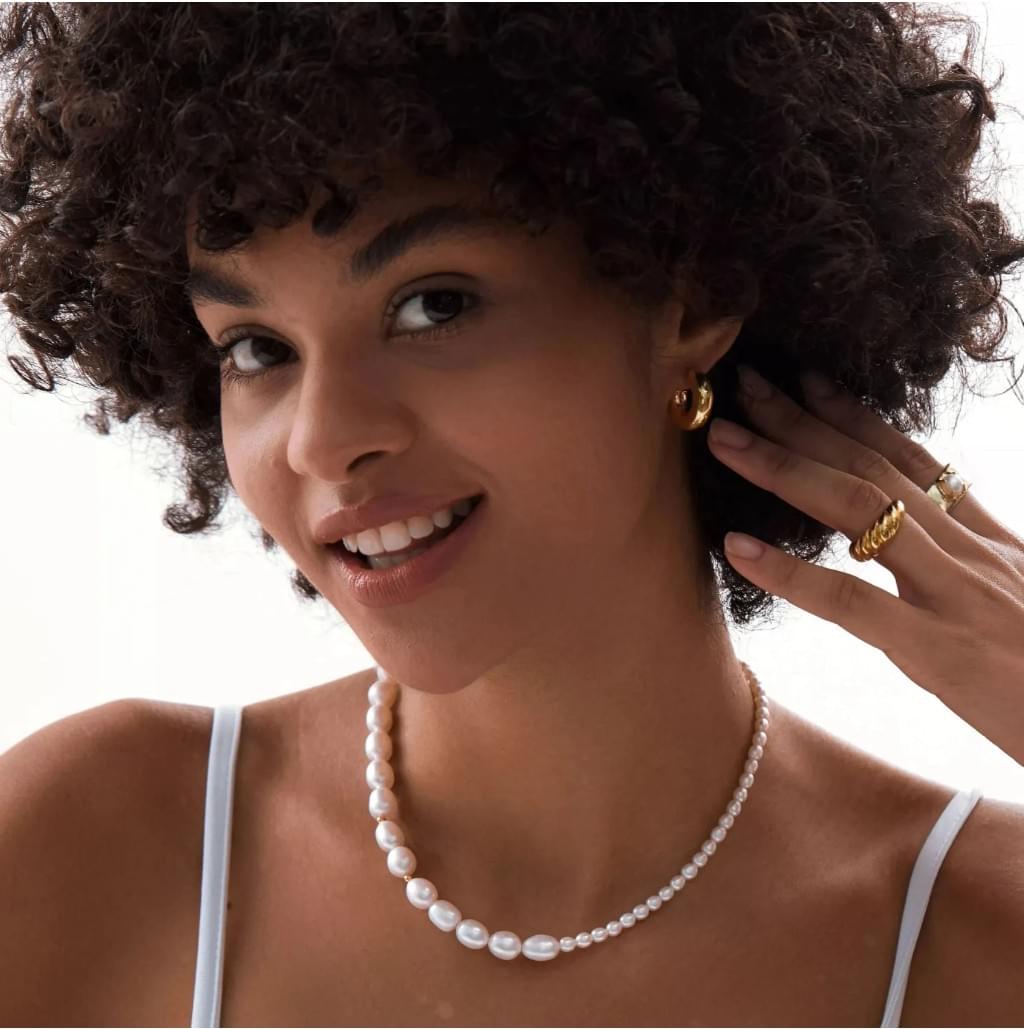 Elegant collection of pearl choker necklace showcasing diverse styles. Elegant collection of pearl choker necklace showcasing diverse styles.