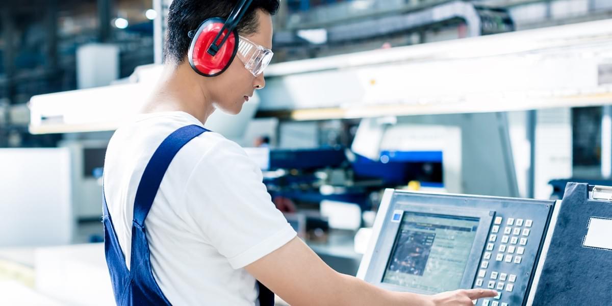 How to operate a CNC lathe machine safely How to operate a CNC lathe machine safely