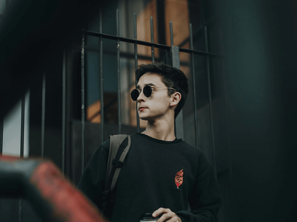 Stylish glasses that turn to sunglasses perfect for any occasion. Stylish glasses that turn to sunglasses perfect for any occasion.
