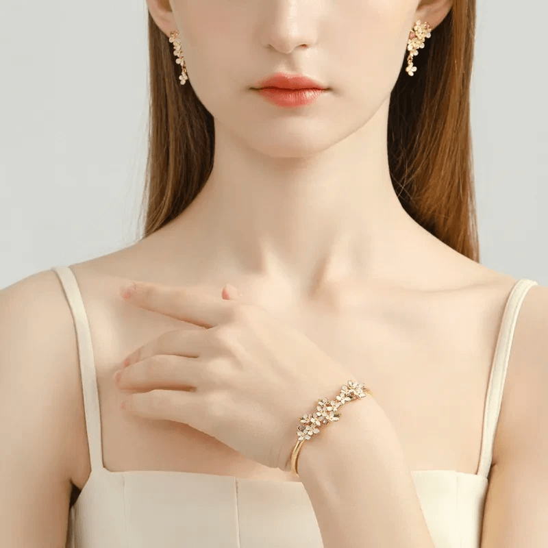 Stunning flower bracelet showcasing intricate craftsmanship. Stunning flower bracelet showcasing intricate craftsmanship.
