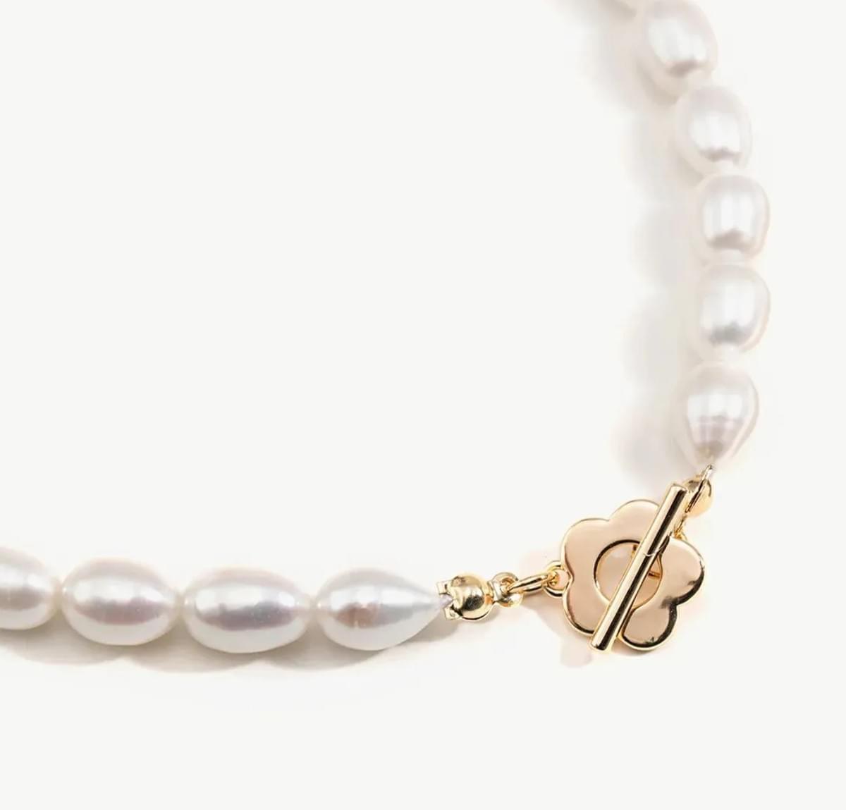 Pearl necklace symbolism Pearl necklace symbolism