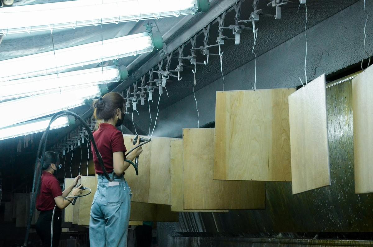 Furniture Inspection revealing common defects such as bad welding Furniture Inspection revealing common defects such as bad welding