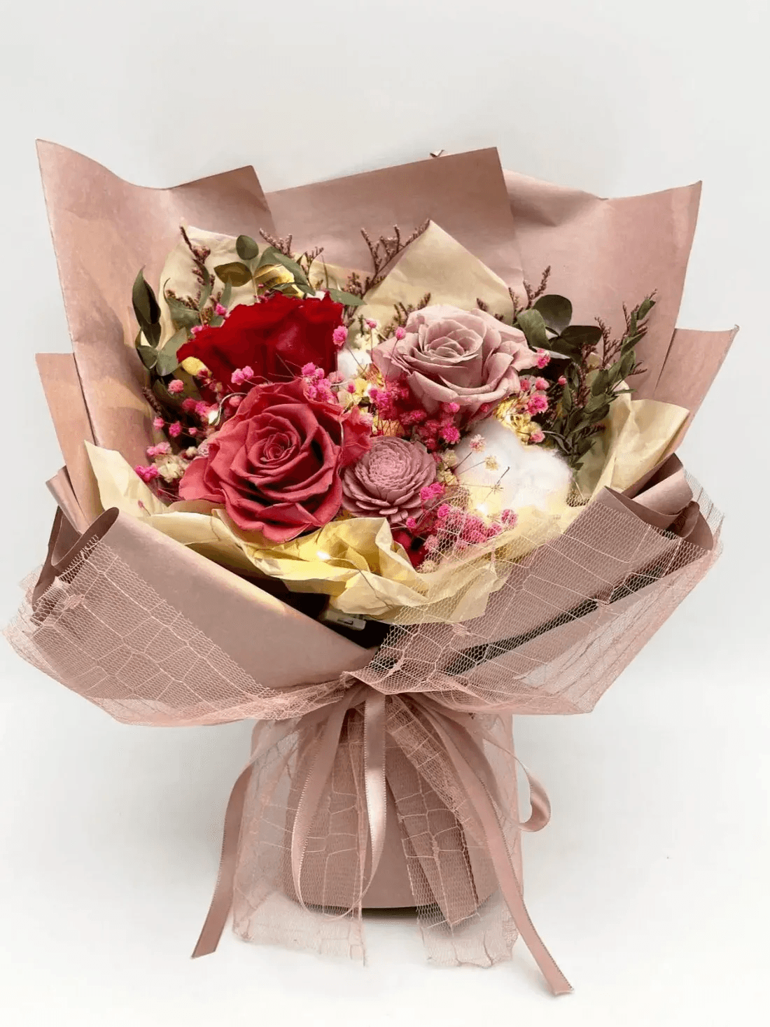 Send dried flowers in beautiful arrangement Send dried flowers in beautiful arrangement