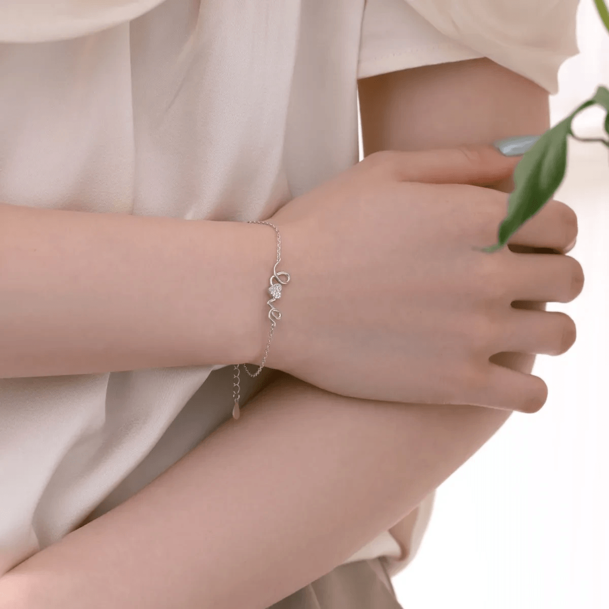 Explore the best valentines day jewellery options this Valentine's season. Explore the best valentines day jewellery options this Valentine's season.