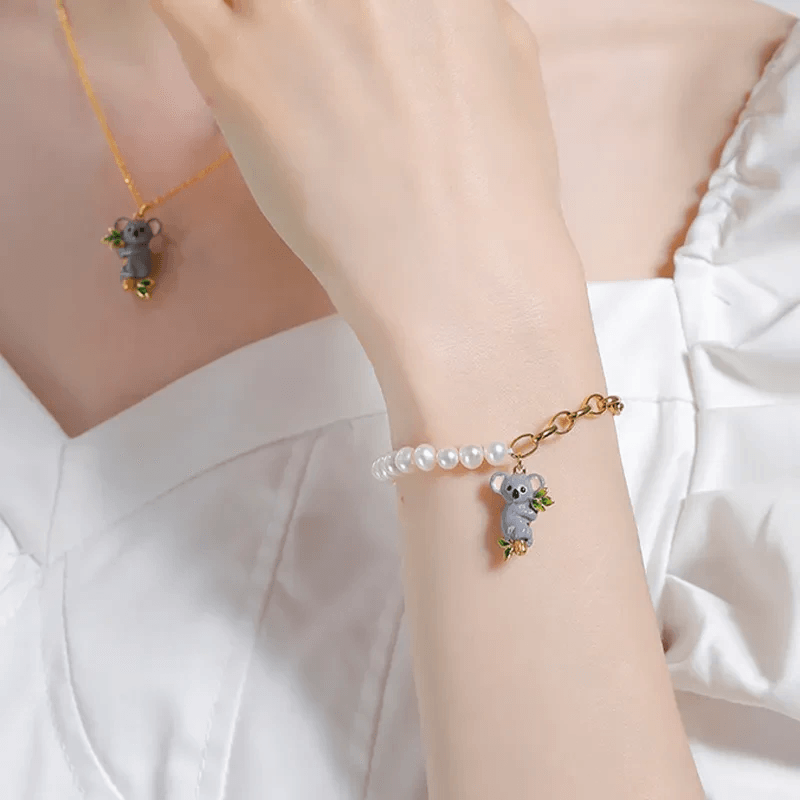 Elegant pearl bracelet featuring beautiful pearls and golden accents. Elegant pearl bracelet featuring beautiful pearls and golden accents.