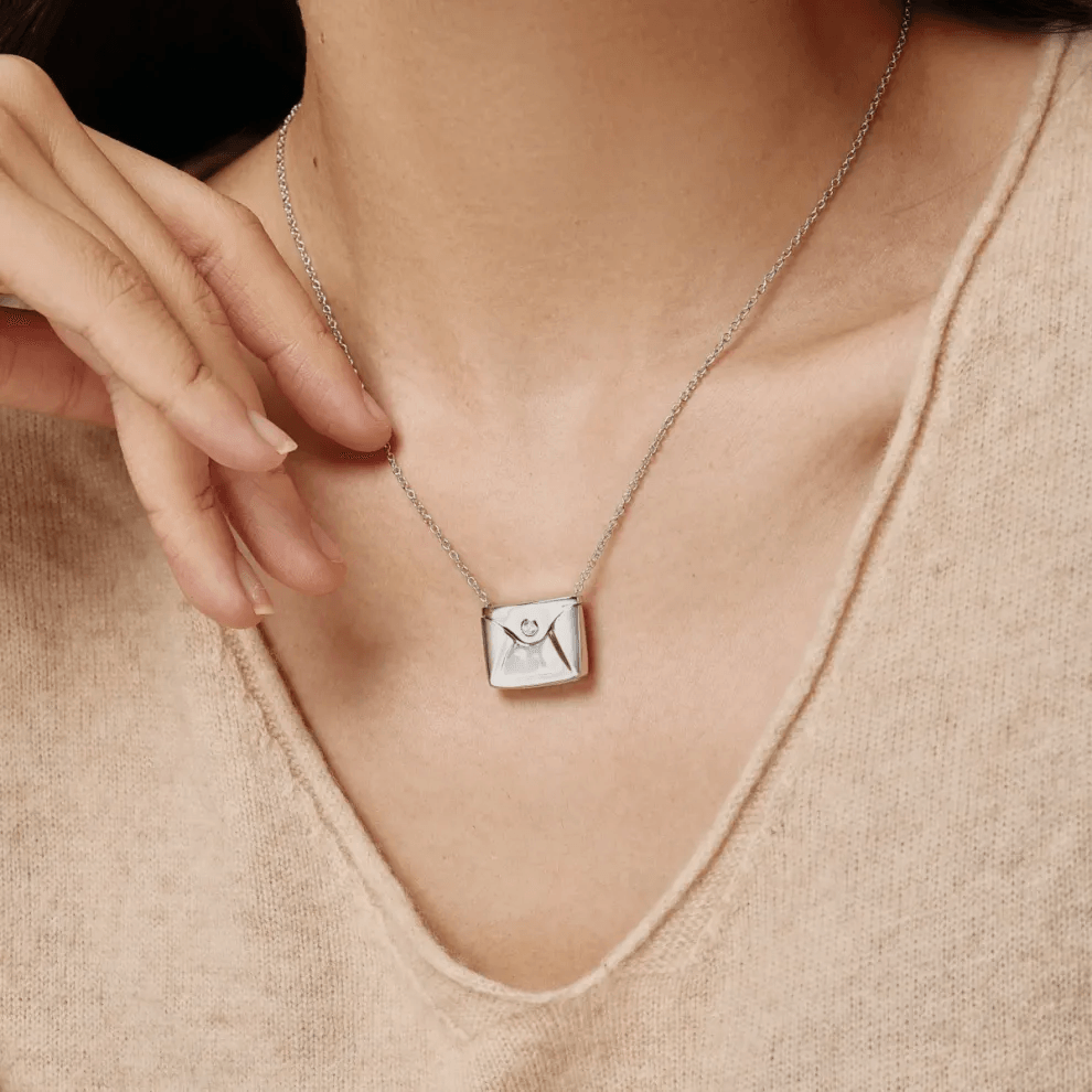 Timeless elegance with gold necklace earring set Timeless elegance with gold necklace earring set