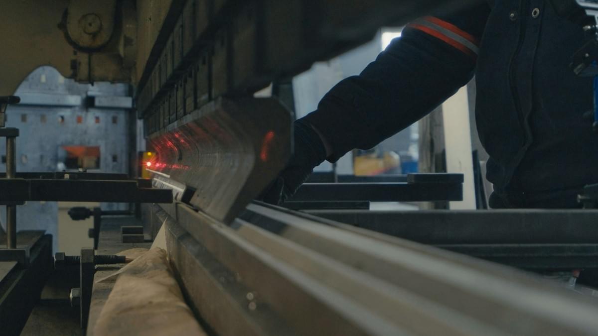 Efficient operation of a laser pipe cutting machine Efficient operation of a laser pipe cutting machine
