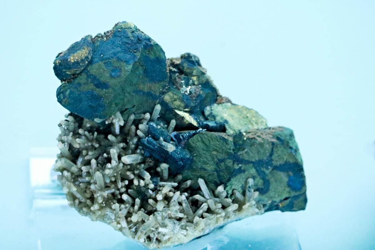 Stunning display of blue aragonite's color variations Stunning display of blue aragonite's color variations