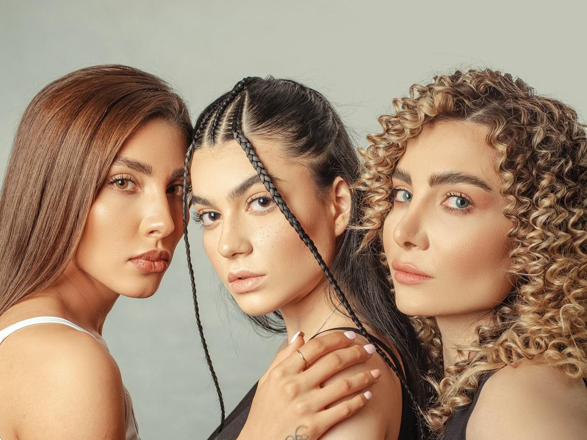 Comparison of regular lace vs hd lace showing blending differences. Comparison of regular lace vs hd lace showing blending differences.