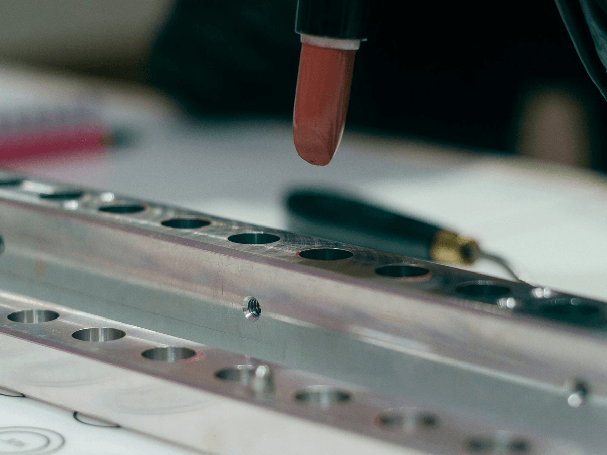 Liquid Penetrant Testing for Surface Flaws Detection Liquid Penetrant Testing for Surface Flaws Detection