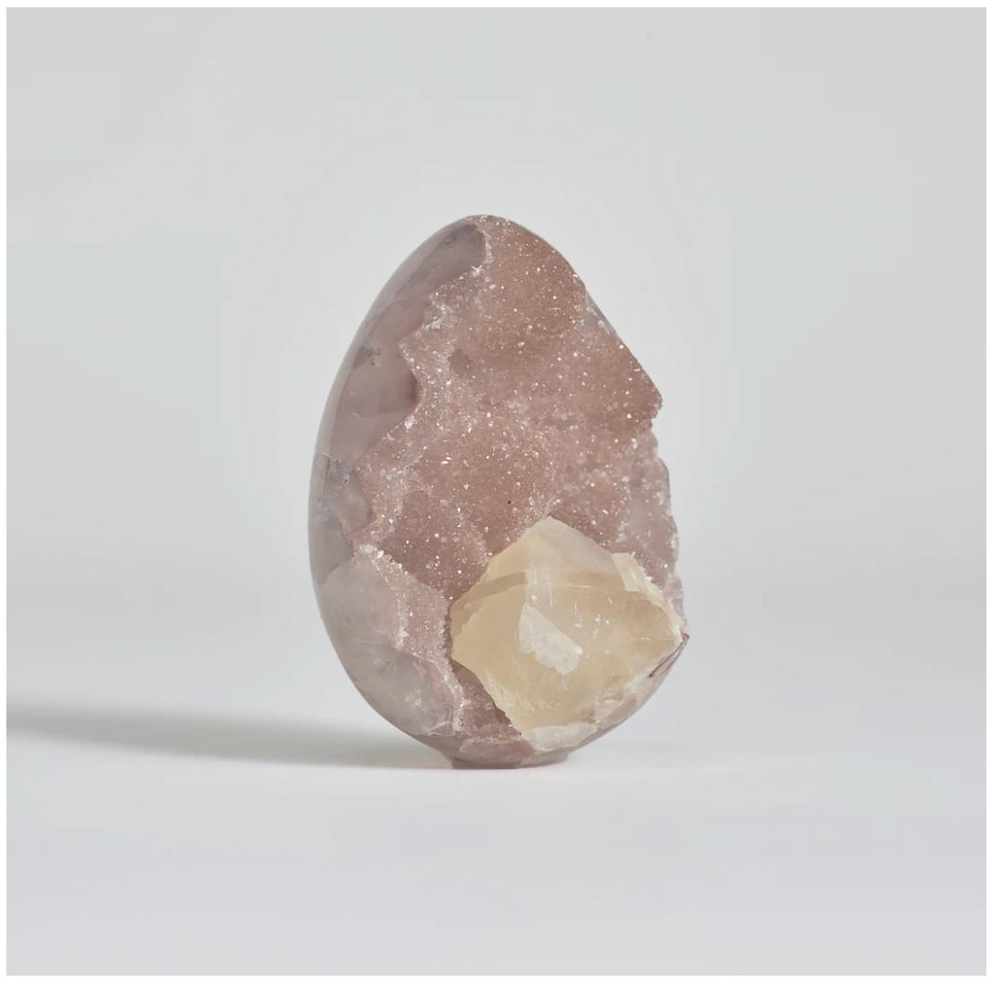 Benefits of rose quartz healing properties in emotional wellness. Benefits of rose quartz healing properties in emotional wellness.