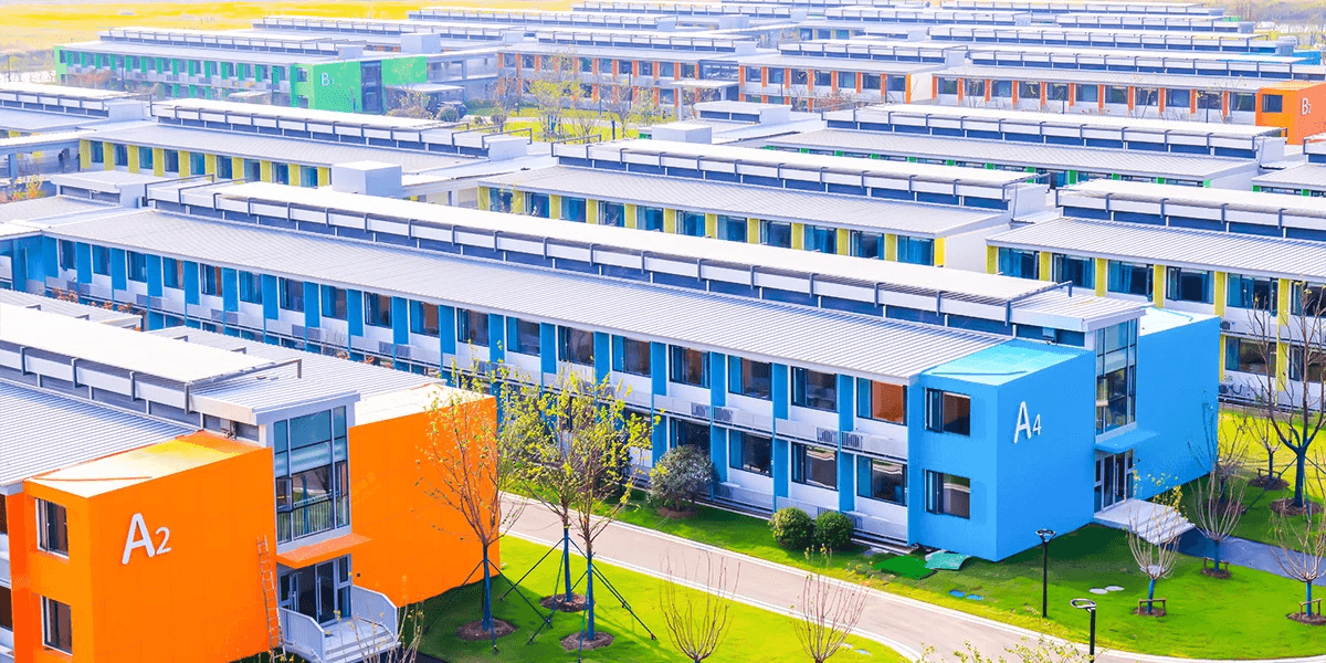 منظر جميل لمنزل حاوية مُجمّع بتصميم حديث منظر جميل لمنزل حاوية مُجمّع بتصميم حديث