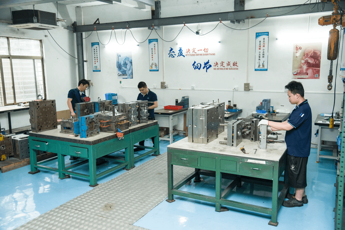 Flow line injection molding techniques for defect reduction Flow line injection molding techniques for defect reduction