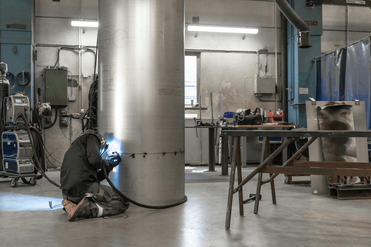 Pressure Vessel Inspection showing importance of PWHT in safety. Pressure Vessel Inspection showing importance of PWHT in safety.