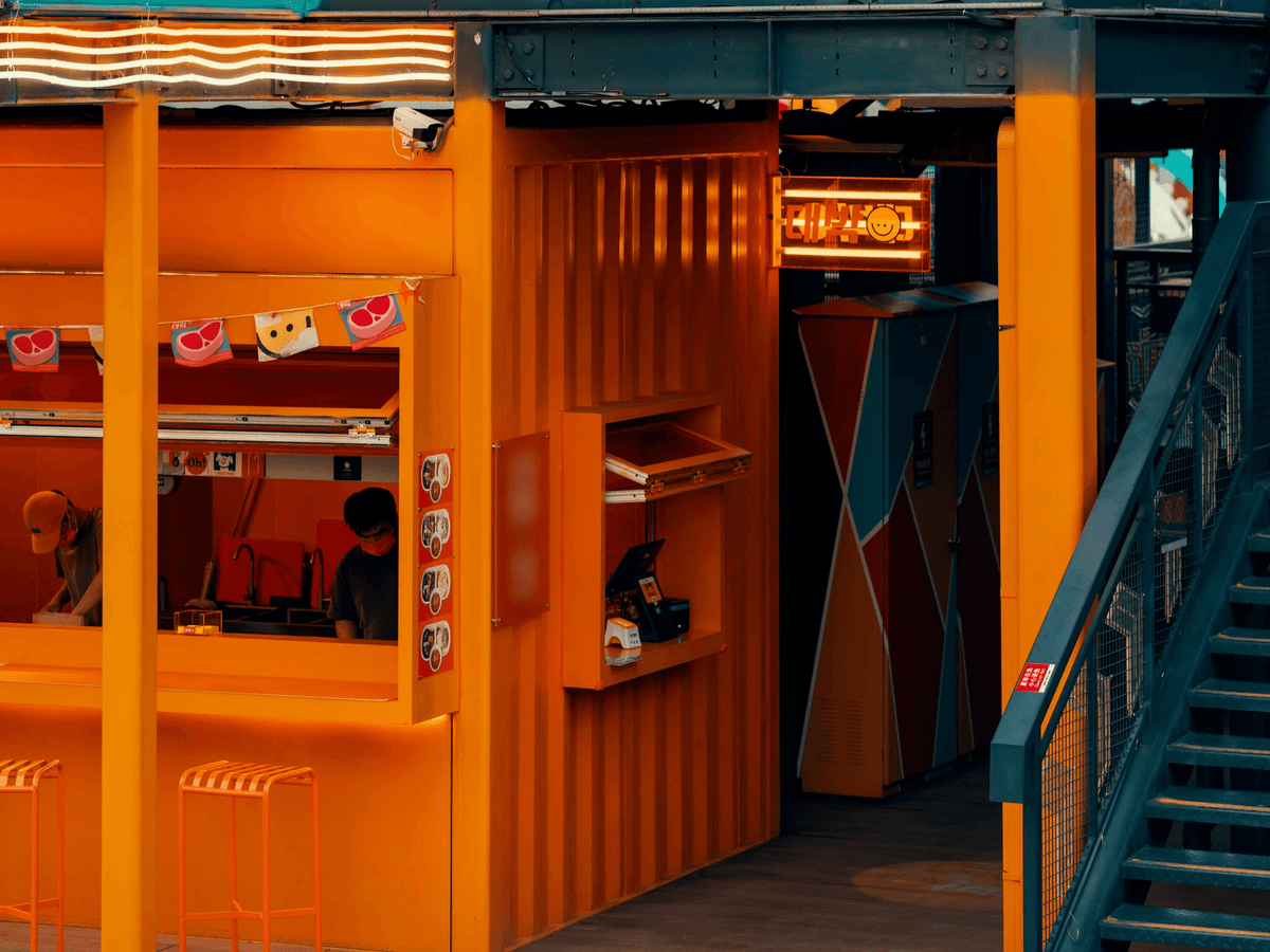 تكلفة مقهى في حاوية شحن وأهم ميزاته تكلفة مقهى في حاوية شحن وأهم ميزاته