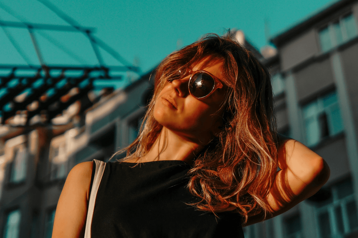 Learn how to wear sunglasses confidently in various settings. Learn how to wear sunglasses confidently in various settings.
