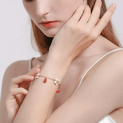 Stunning flower bracelet showcasing exquisite craftsmanship in gold. Stunning flower bracelet showcasing exquisite craftsmanship in gold.