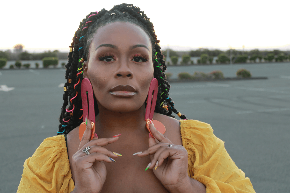 Wholesale pre stretched braiding hair by Bobbi Boss showcased on store shelves Wholesale pre stretched braiding hair by Bobbi Boss showcased on store shelves