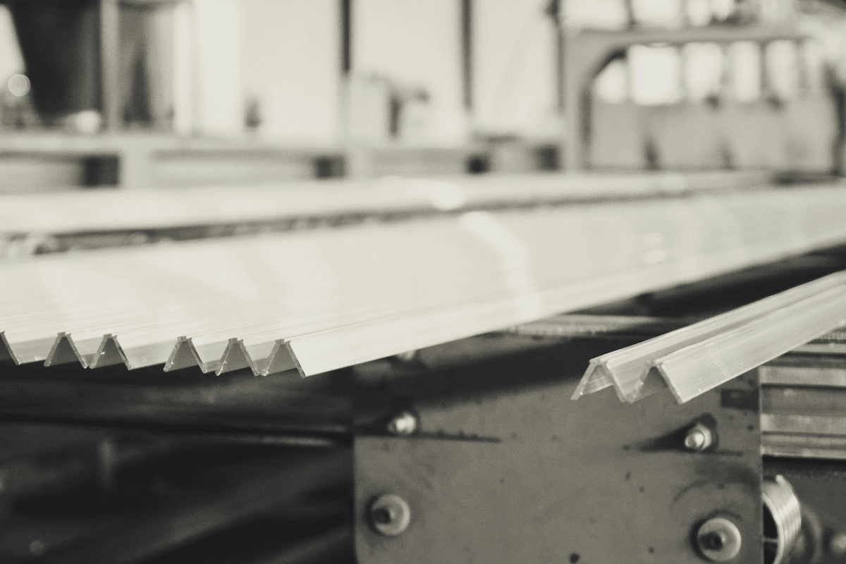 Aluminum folding machine used for precise aluminum bending Aluminum folding machine used for precise aluminum bending