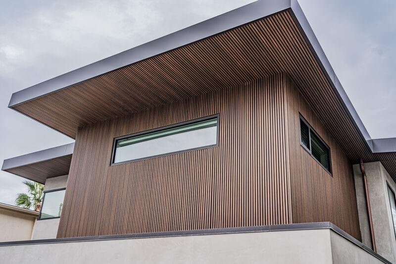 Stunning red-brick facade as durable cladding material enhances home beauty. Stunning red-brick facade as durable cladding material enhances home beauty.