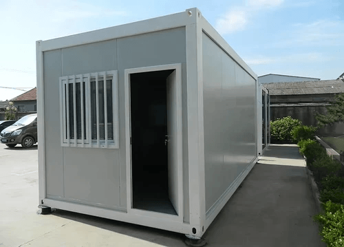 مبانٍ قابلة للفك والتركيب بتصميم عصري ومحيط طبيعي مبانٍ قابلة للفك والتركيب بتصميم عصري ومحيط طبيعي