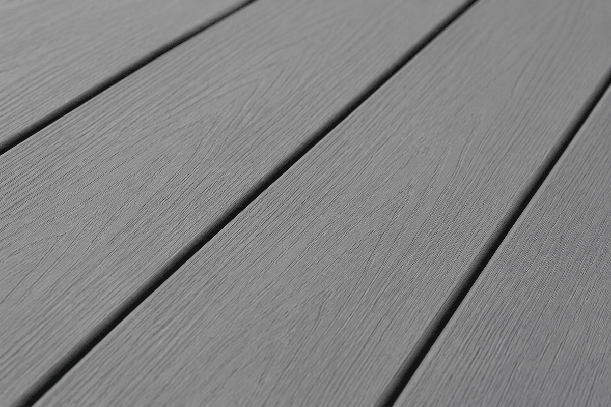 Grey deck with stairs and border boards in a contemporary outdoor space Grey deck with stairs and border boards in a contemporary outdoor space
