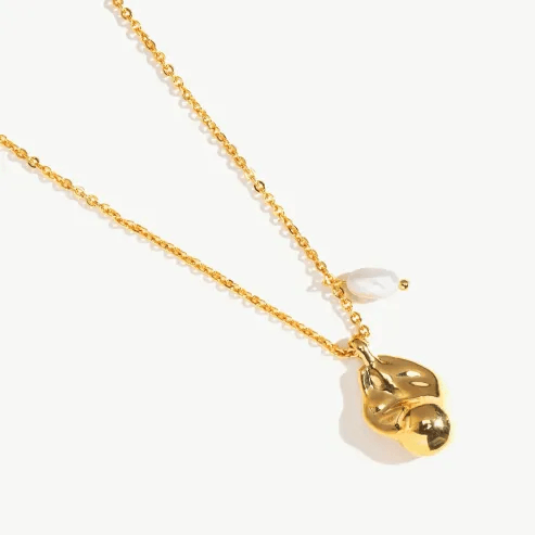 Stunning gold pearl choker necklace design showcasing elegance Stunning gold pearl choker necklace design showcasing elegance