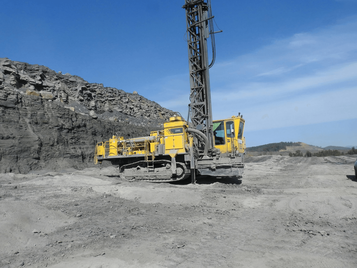 Drilling rig using Down-the-Hole Hammer Drilling rig using Down-the-Hole Hammer