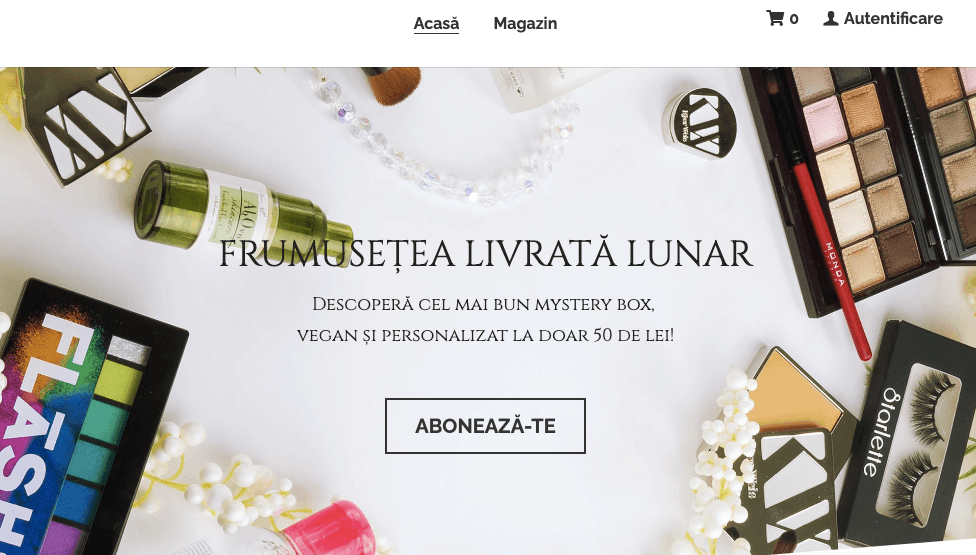 MysteryBox-malli, jossa näkyy kosmeettisia tuotteita MysteryBox-malli, jossa näkyy kosmeettisia tuotteita