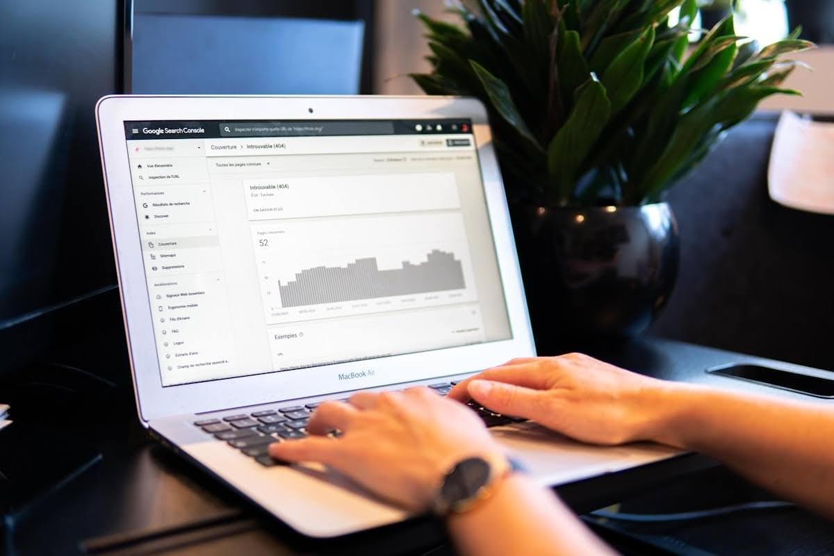 Rank and Bank: Avancerade strategier för sökmotormarknadsföring för att toppa sökresultaten Rank and Bank: Avancerade strategier för sökmotormarknadsföring för att toppa sökresultaten