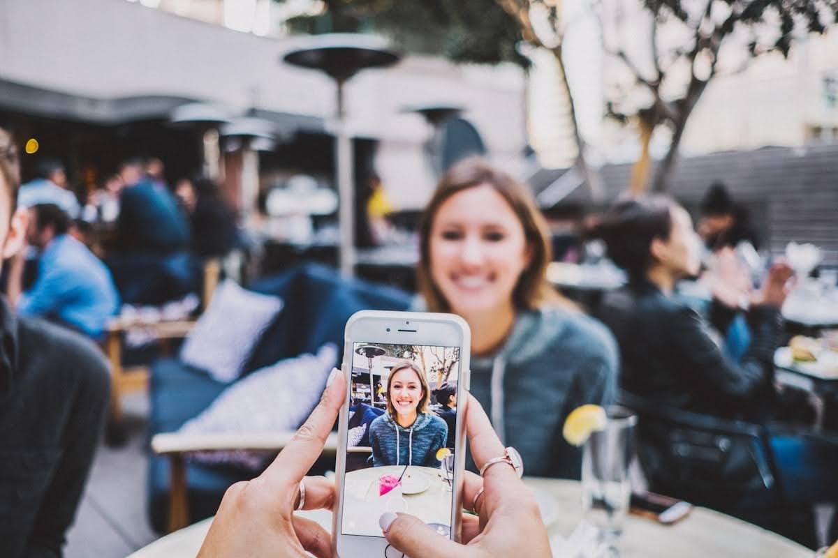Microblogging y Contenido de Forma Corta Microblogging y Contenido de Forma Corta